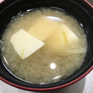 みょうがと豆腐の味噌汁